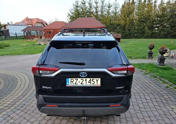 Toyota RAV4 cena 135000 przebieg: 68000, rok produkcji 2020 z Rzeszów małe 29
